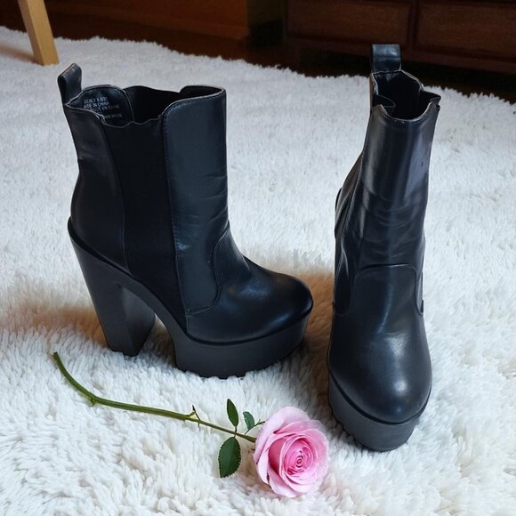 JustFab Black Ankle Boots - Picture 3 of 15